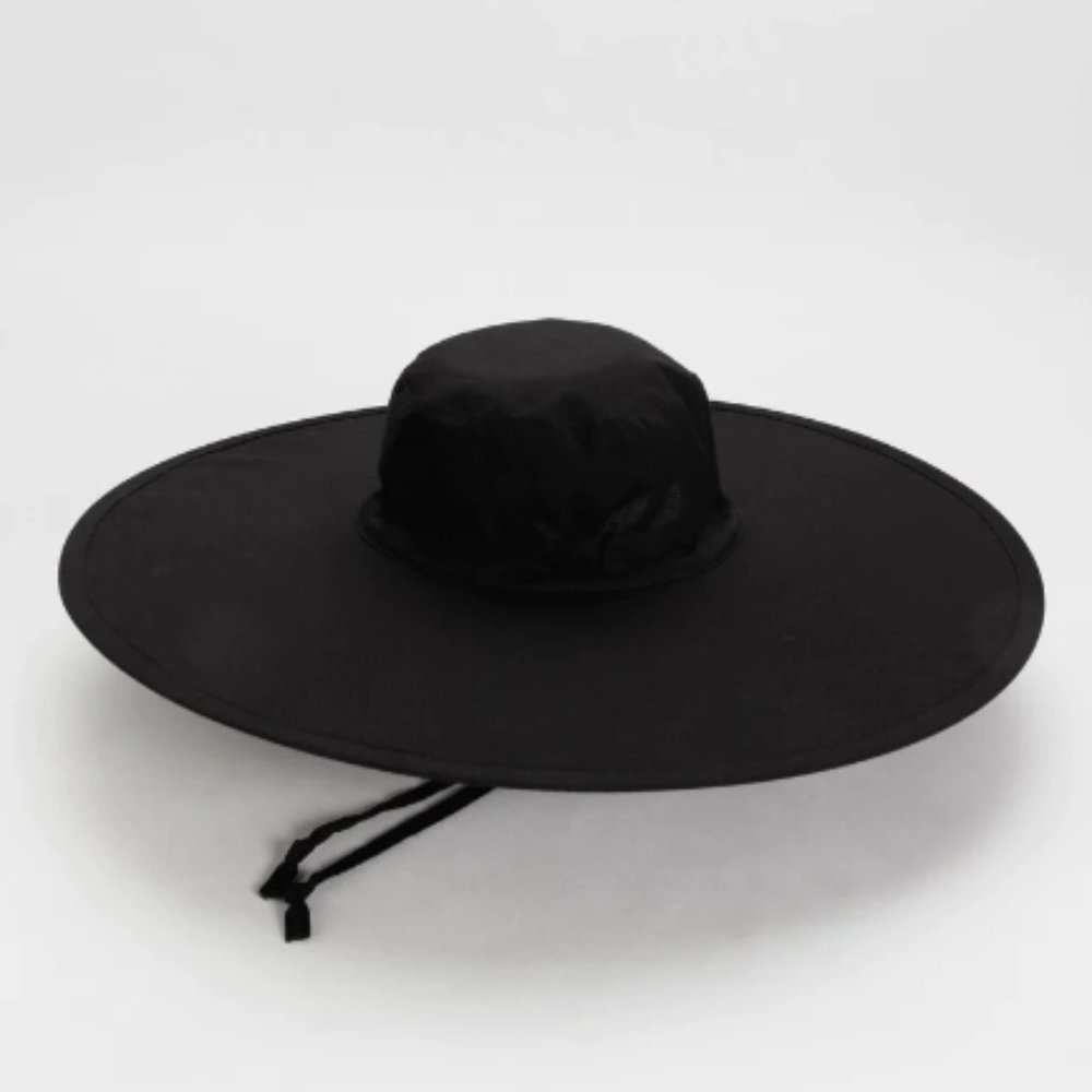 Baggu Pop out Hat in black